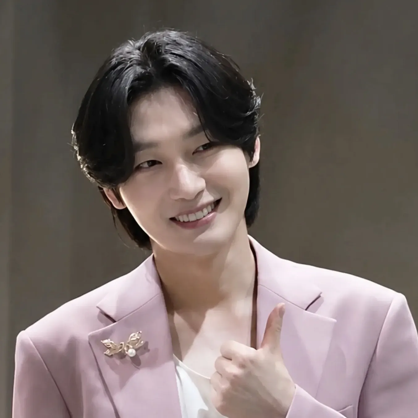 Behind-the-scenes cut of Kim Yongbin
