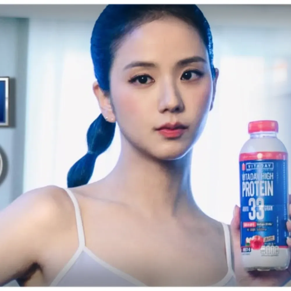 Behind-the-scenes cut of Jisoo (1995)