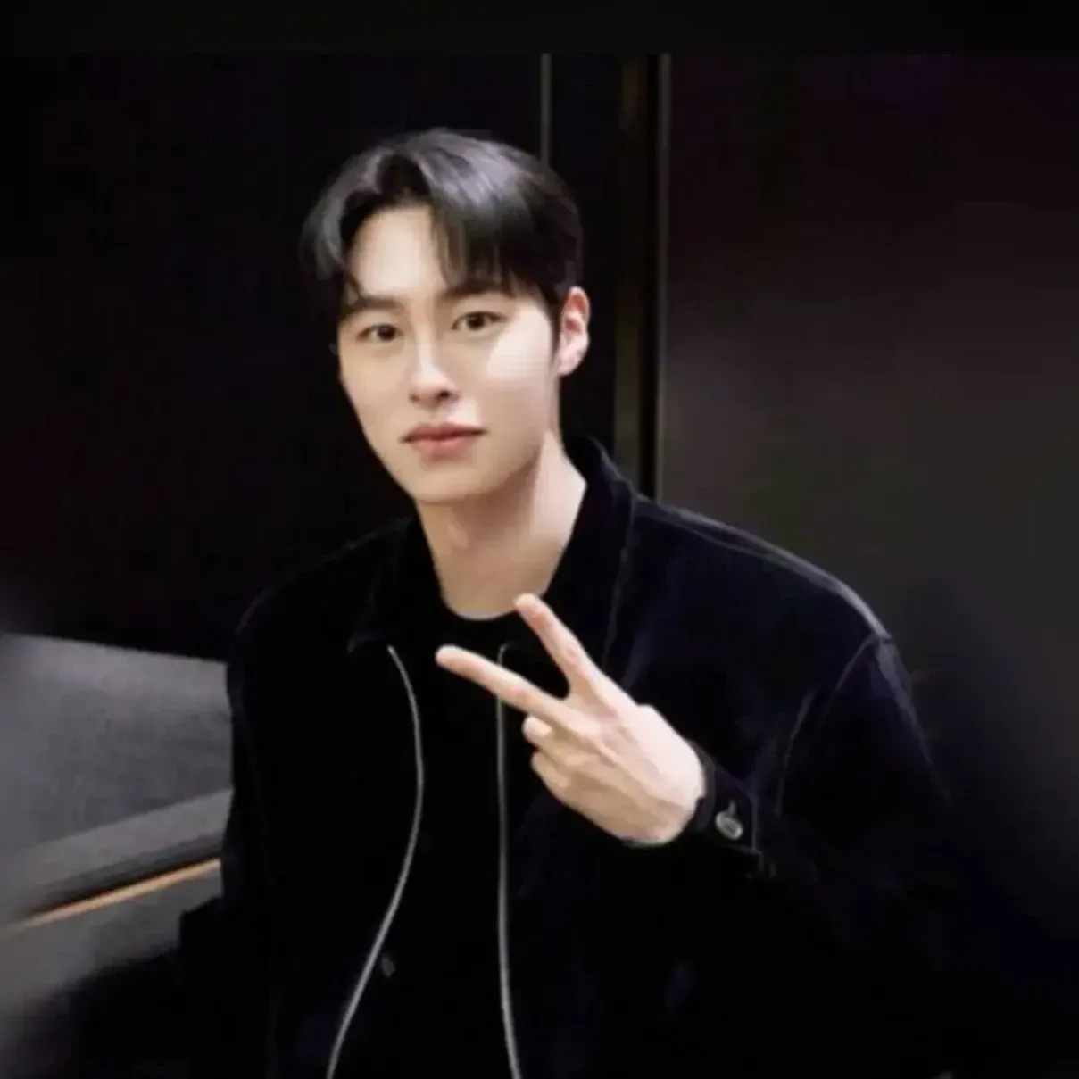 Behind-the-scenes cut of Lee Jaewook