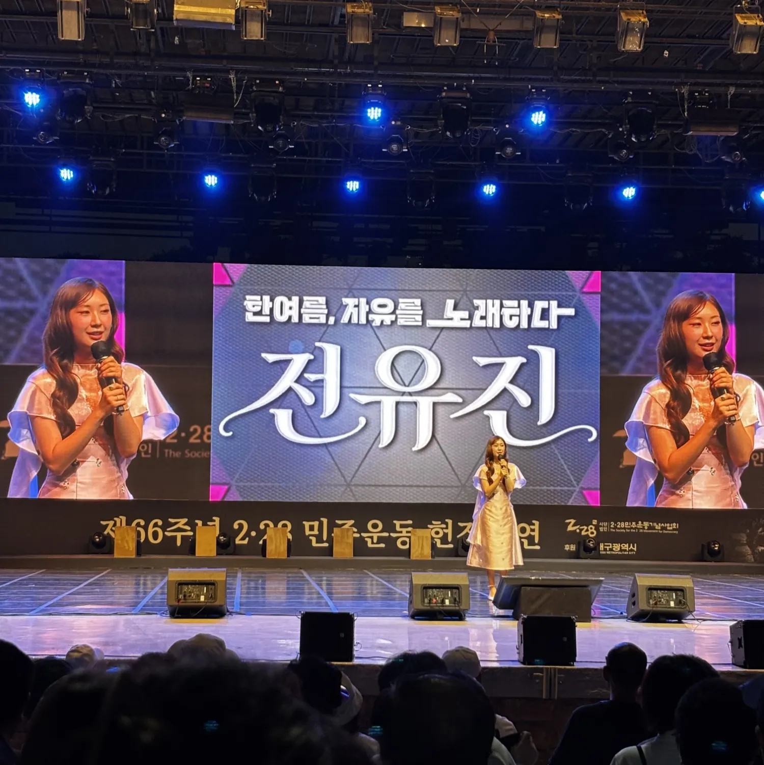Cuplikan di balik layar dari Jeon Yujin