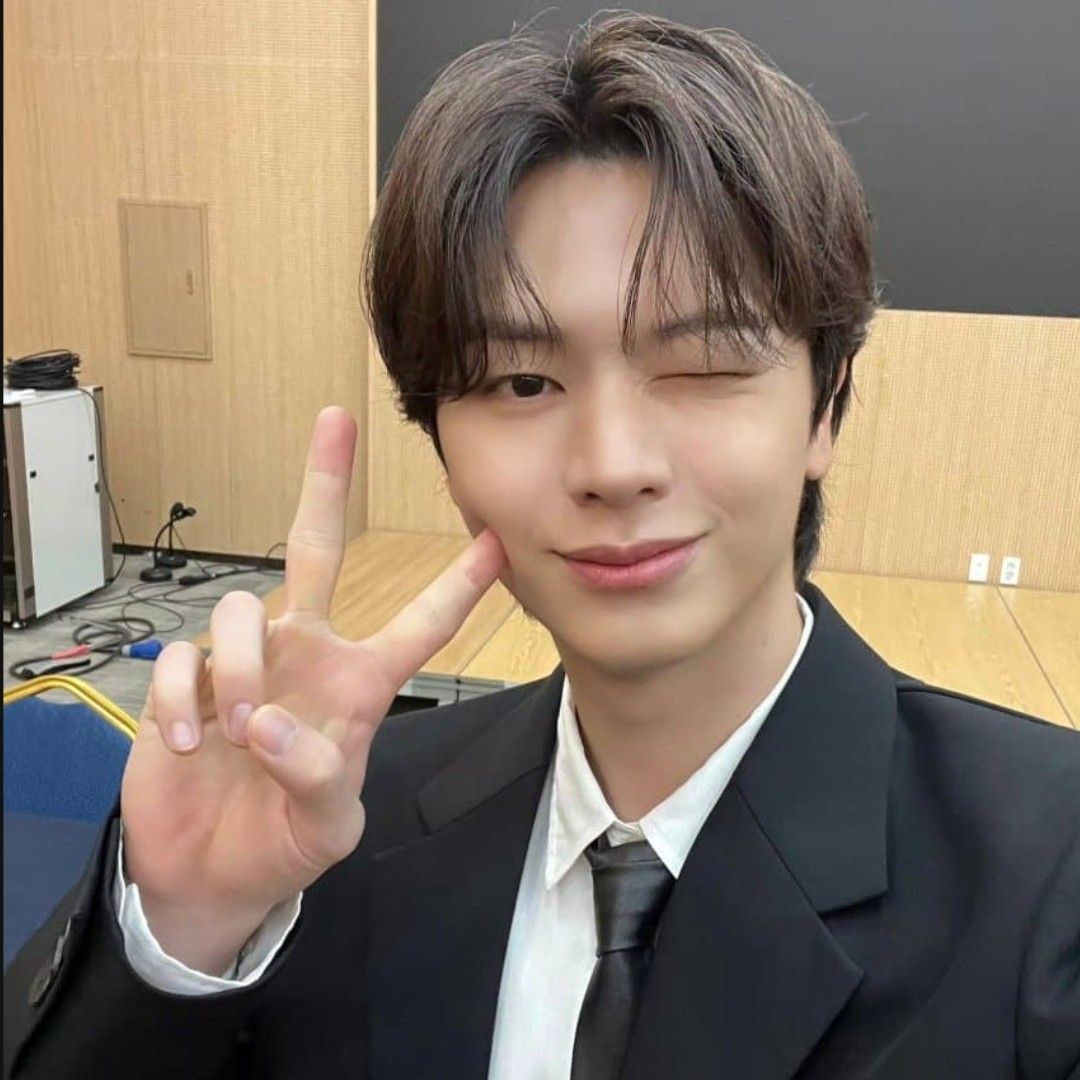 Latest photo of Yook Sungjae