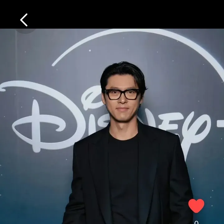 Momen yang diabadikan oleh penggemar Hyun Bin