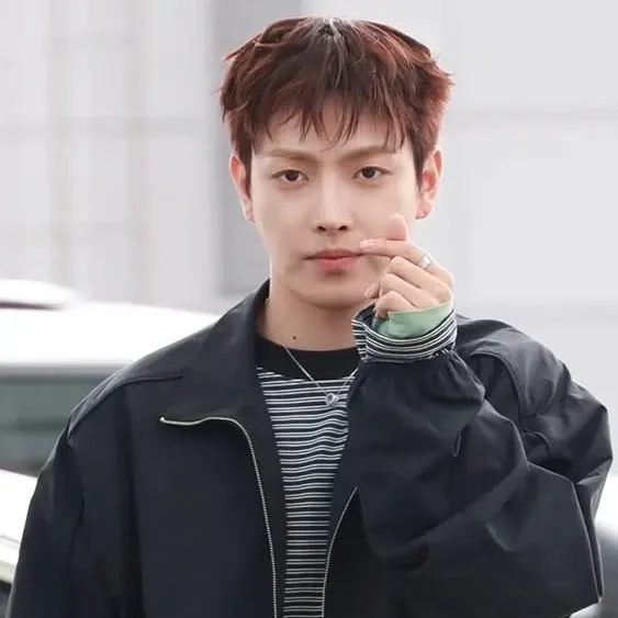 Behind-the-scenes cut of Lee Joongi