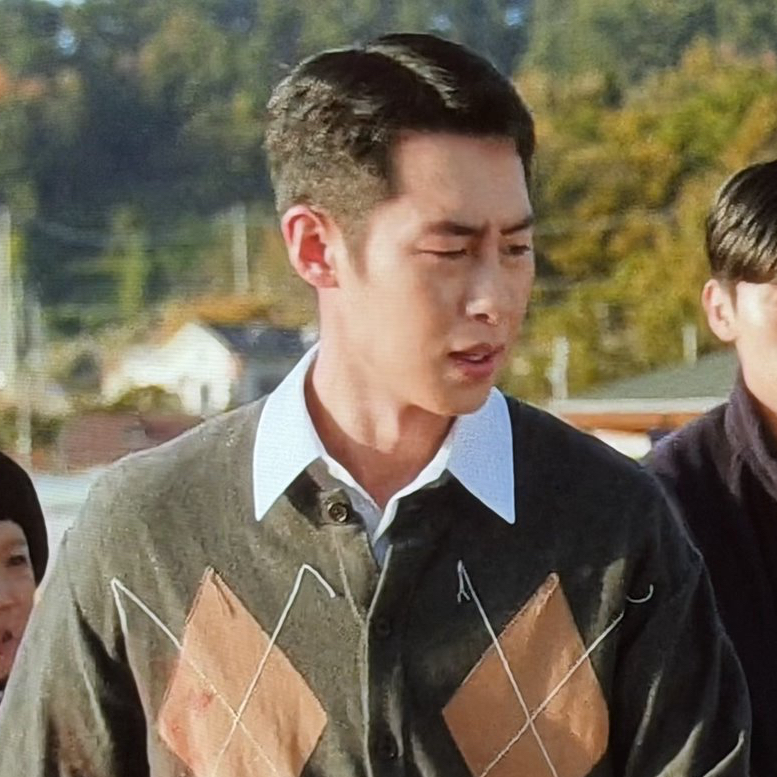 Behind-the-scenes cut of Lee Jaewook
