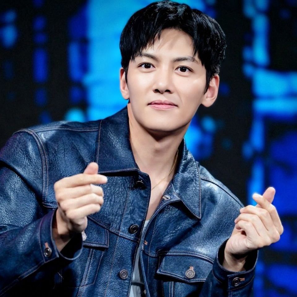 粉丝拍下的池昌旭瞬间