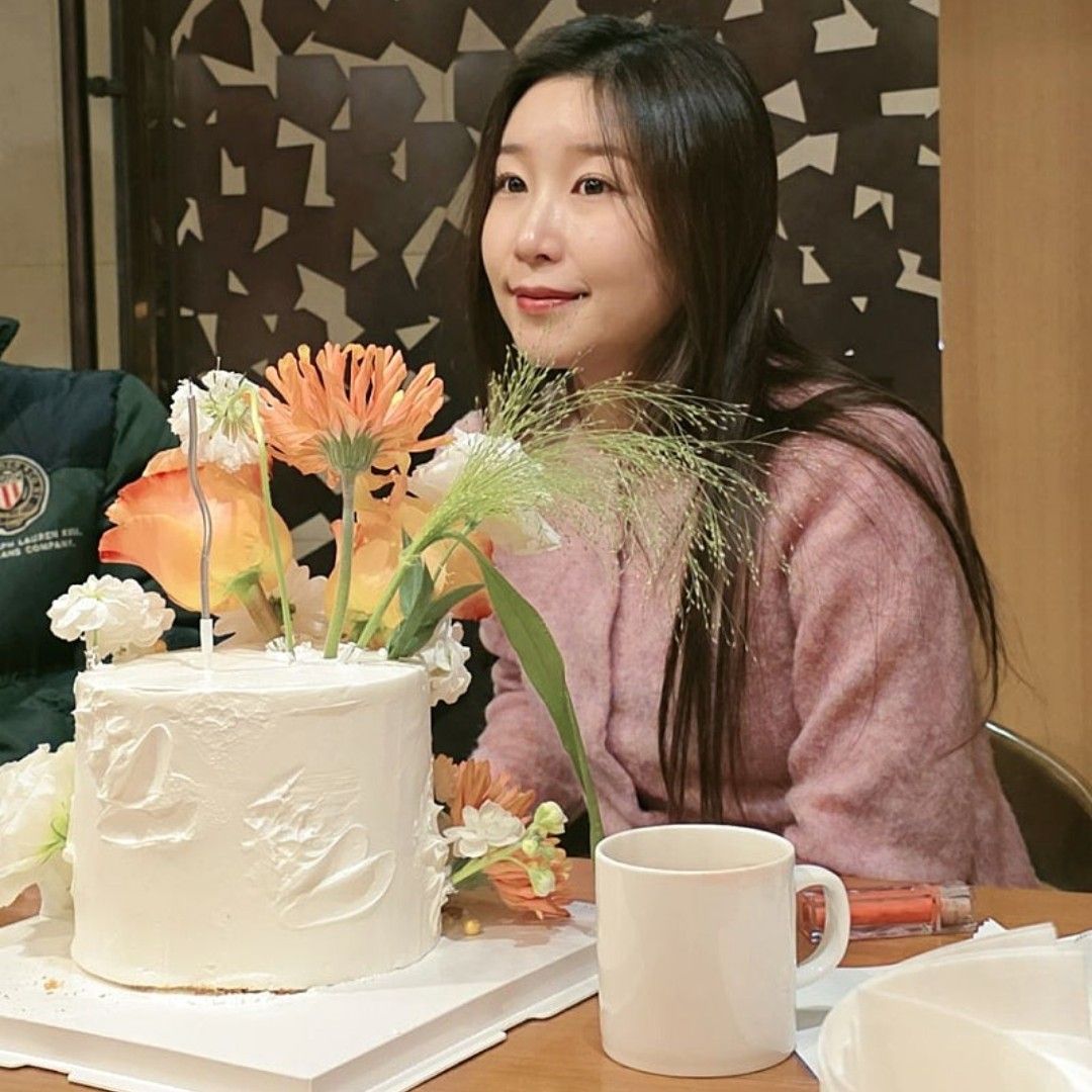 Latest photo of Lee Sona