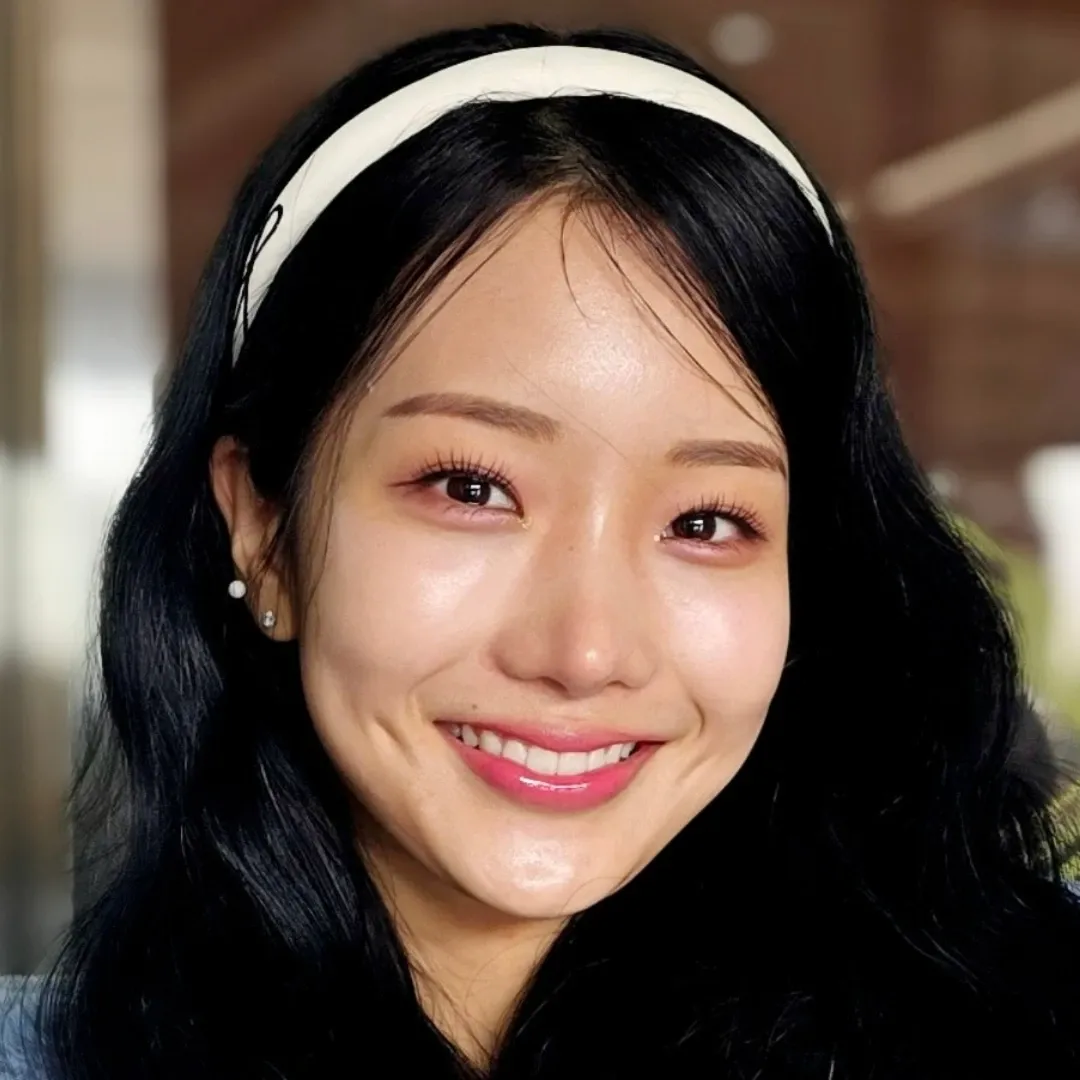 A moment captured by a fan of Kim Soyeon (2004)
