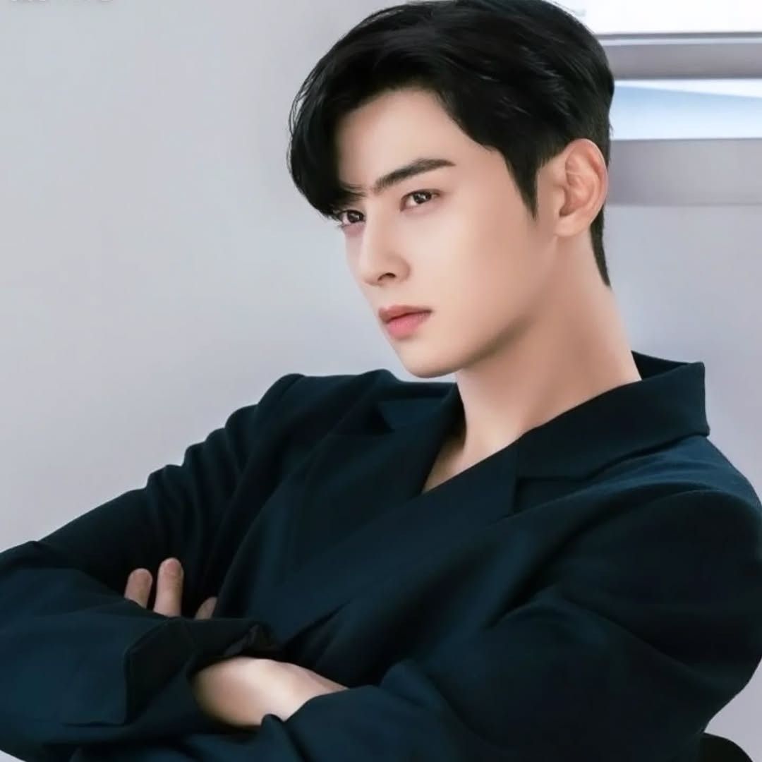 A moment captured by a fan of Cha Eunwoo