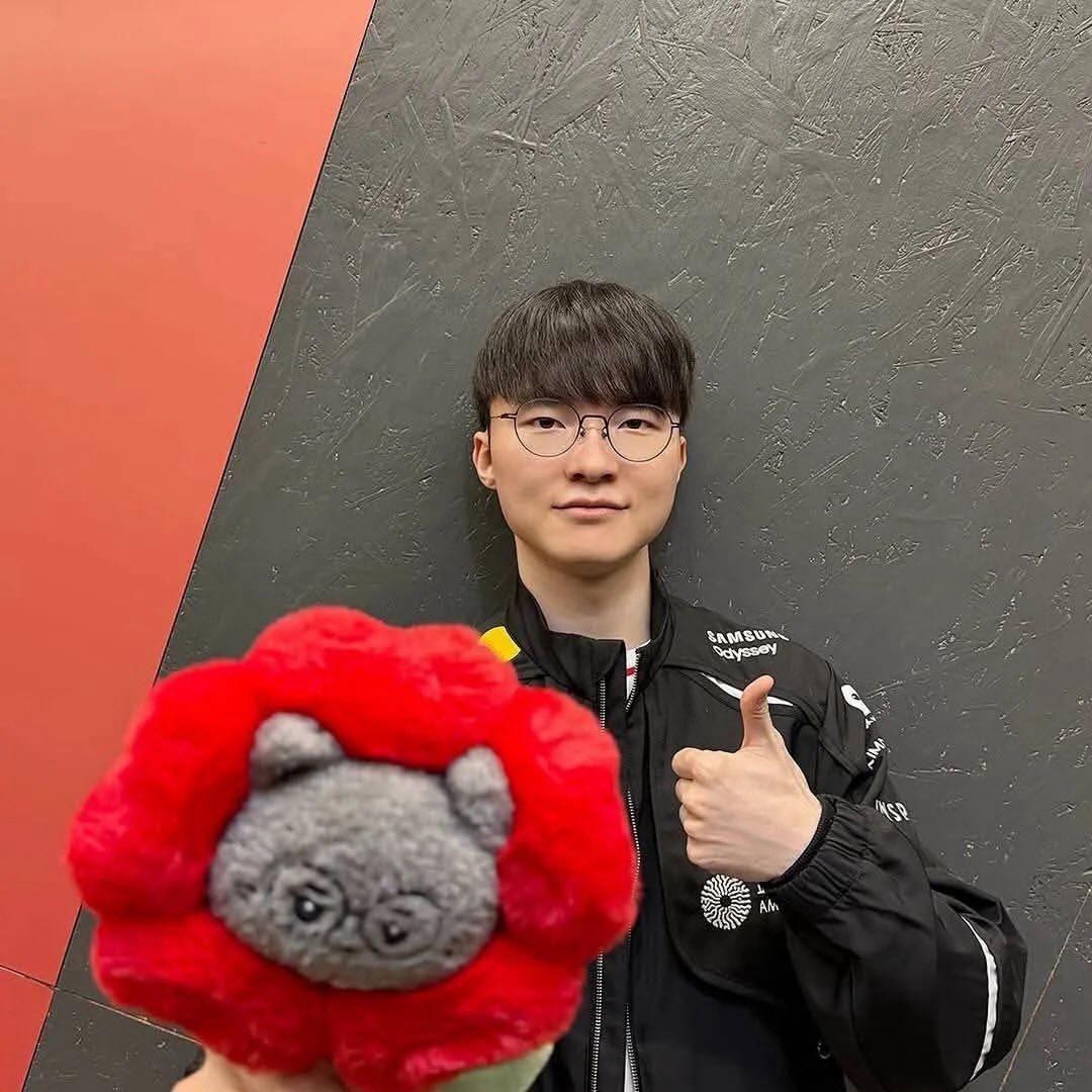 A moment captured by a fan of Faker