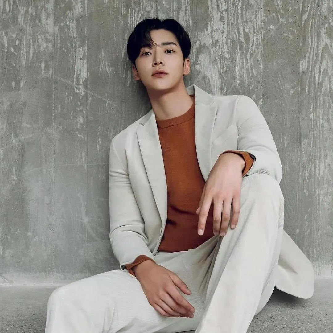 Foto terbaru dari Rowoon