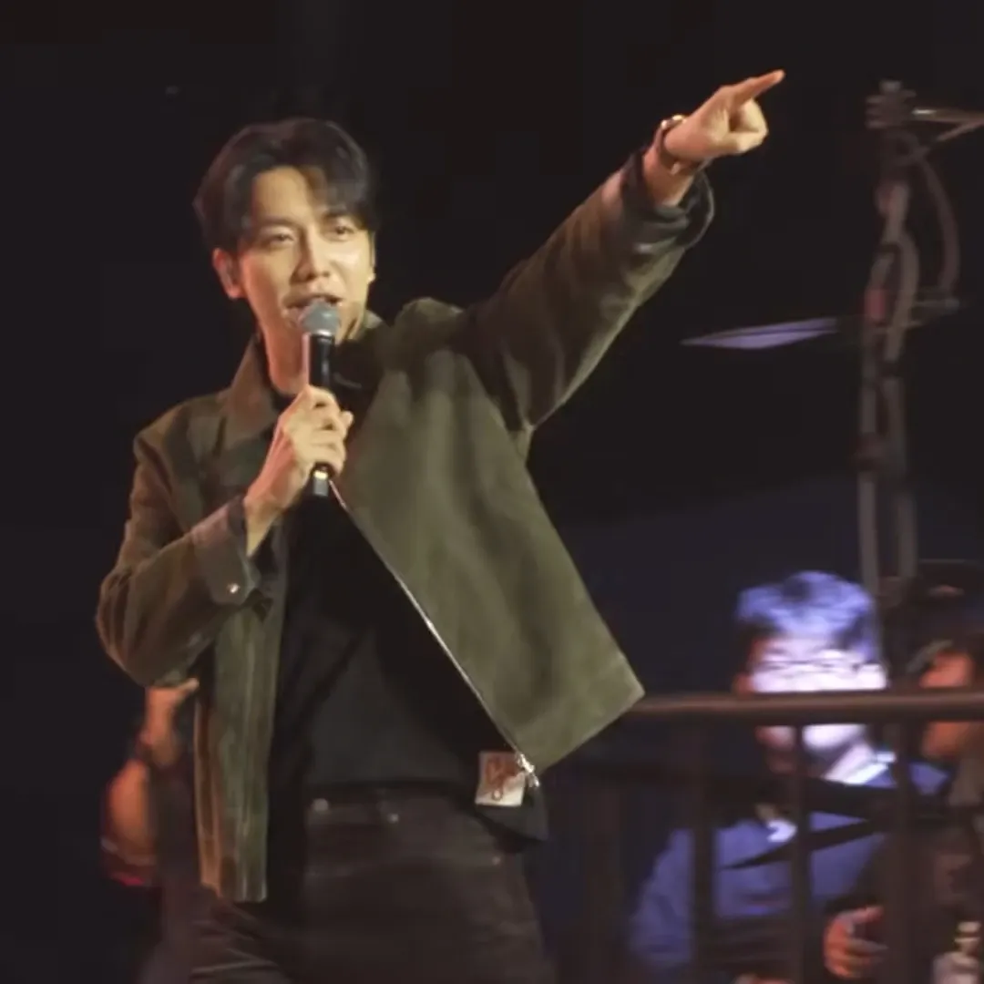 Behind-the-scenes cut of Lee Seunggi