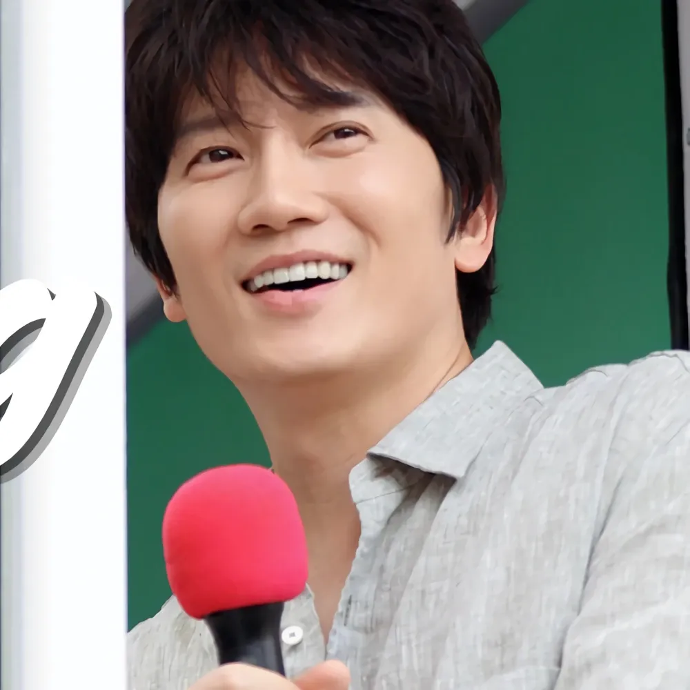 Recent activity shot of Ji Sung