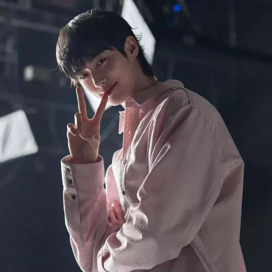 Latest photo of Byeon Wooseok