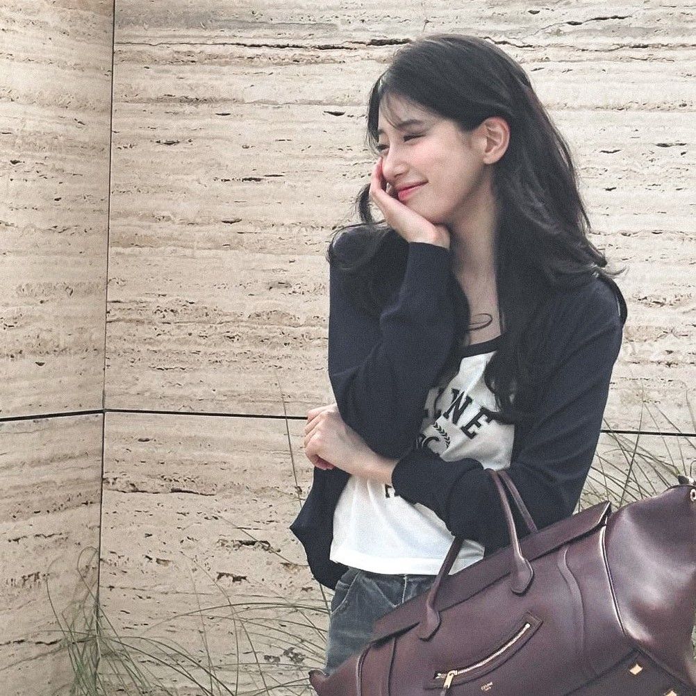 Recent activity shot of Bae Suzy