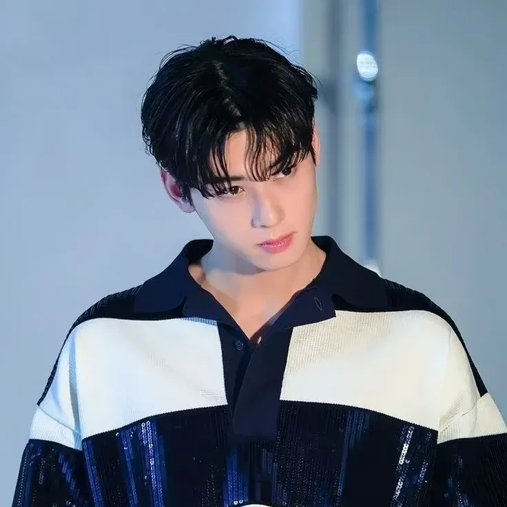 A moment captured by a fan of Cha Eunwoo