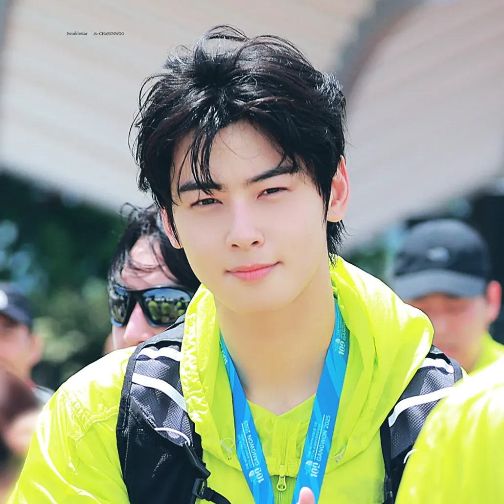 Recent activity shot of Cha Eunwoo