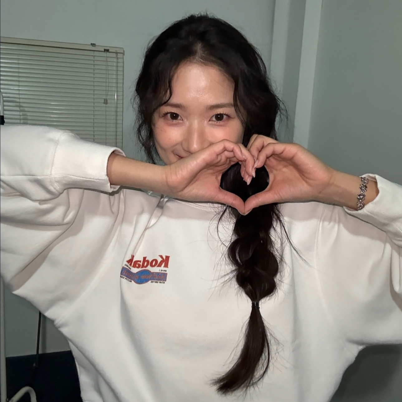 Behind-the-scenes cut of Kim Hyeyoon