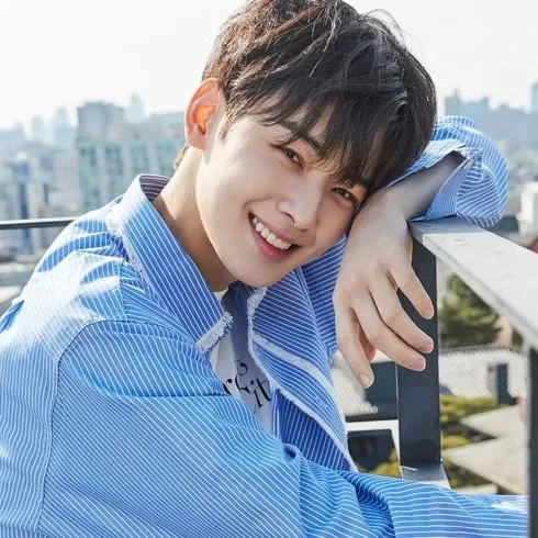 Latest photo of Cha Eunwoo