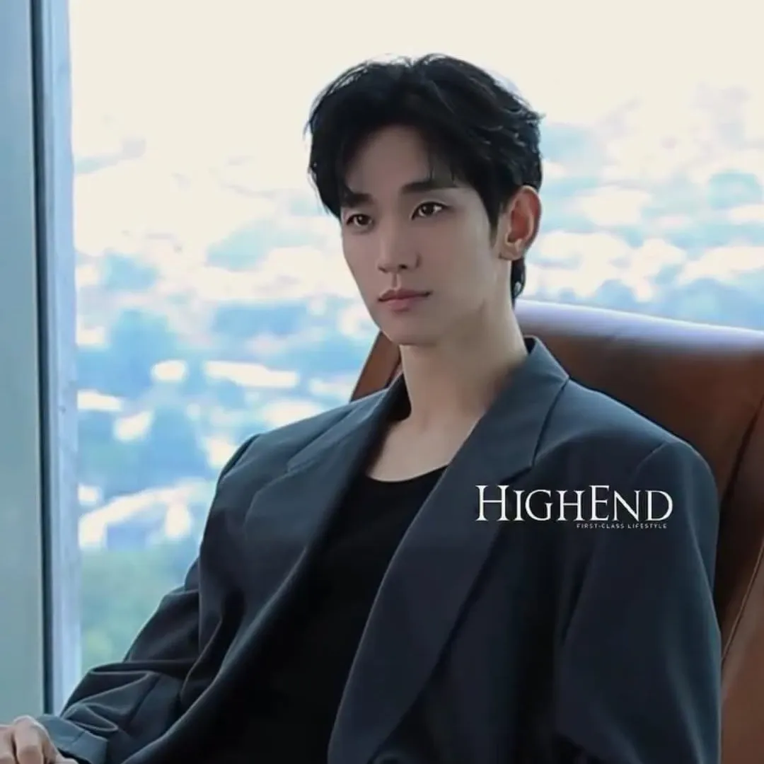 Recent activity shot of Kim Soohyun