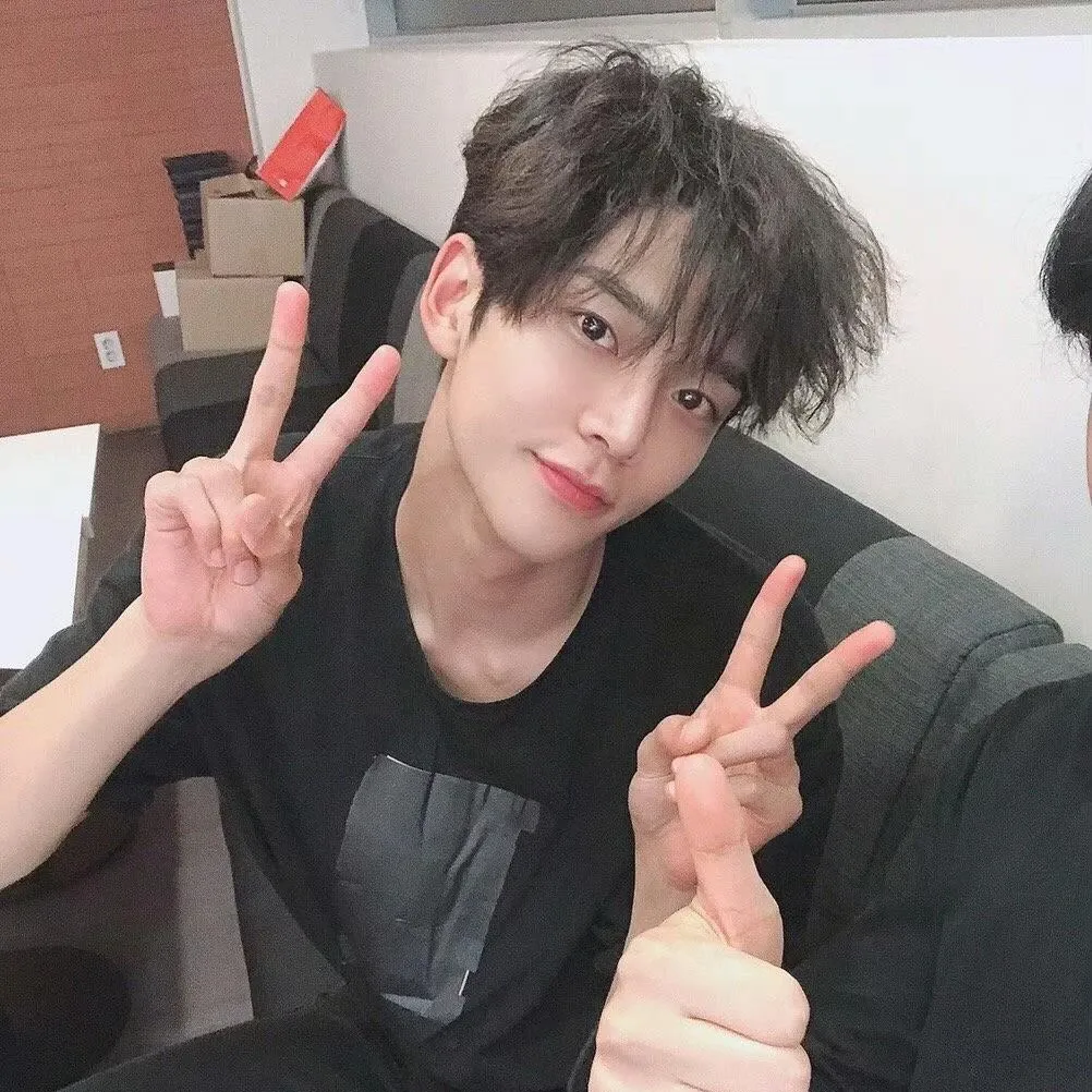 Foto kegiatan terbaru dari Rowoon