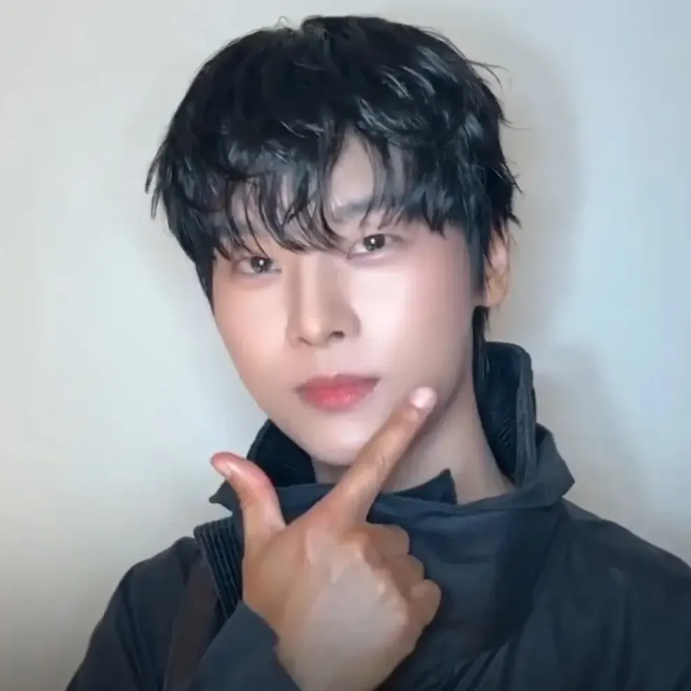 A moment captured by a fan of Cha Hakyeon (N)