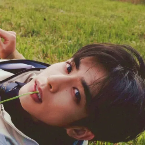 Latest photo of Song WeiLong