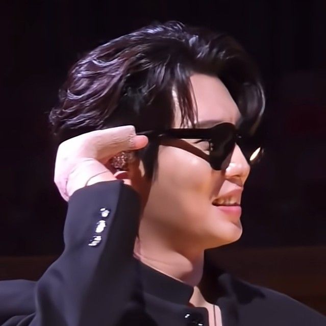 A moment captured by a fan of Son Taejin