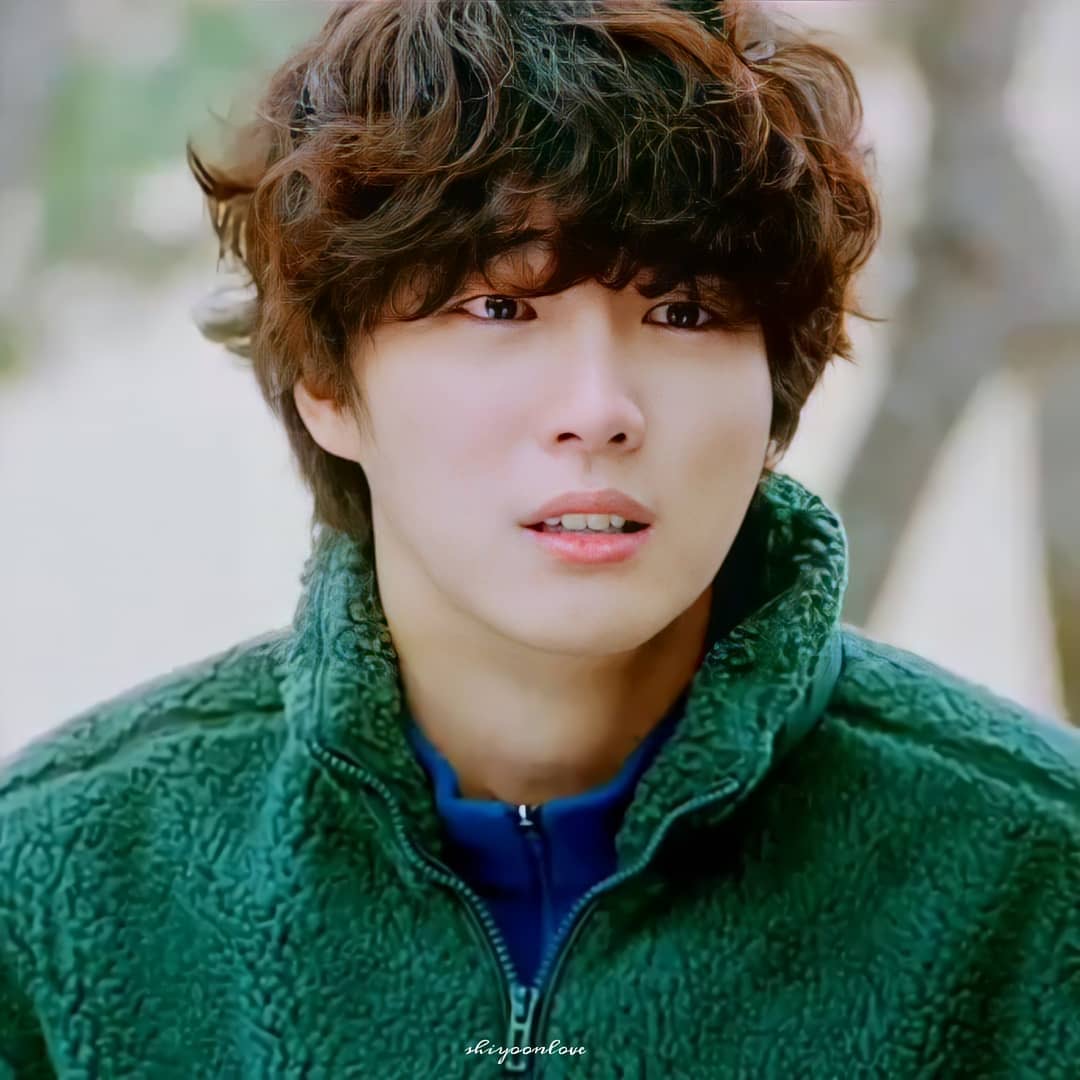 A moment captured by a fan of Yoon Shiyoon