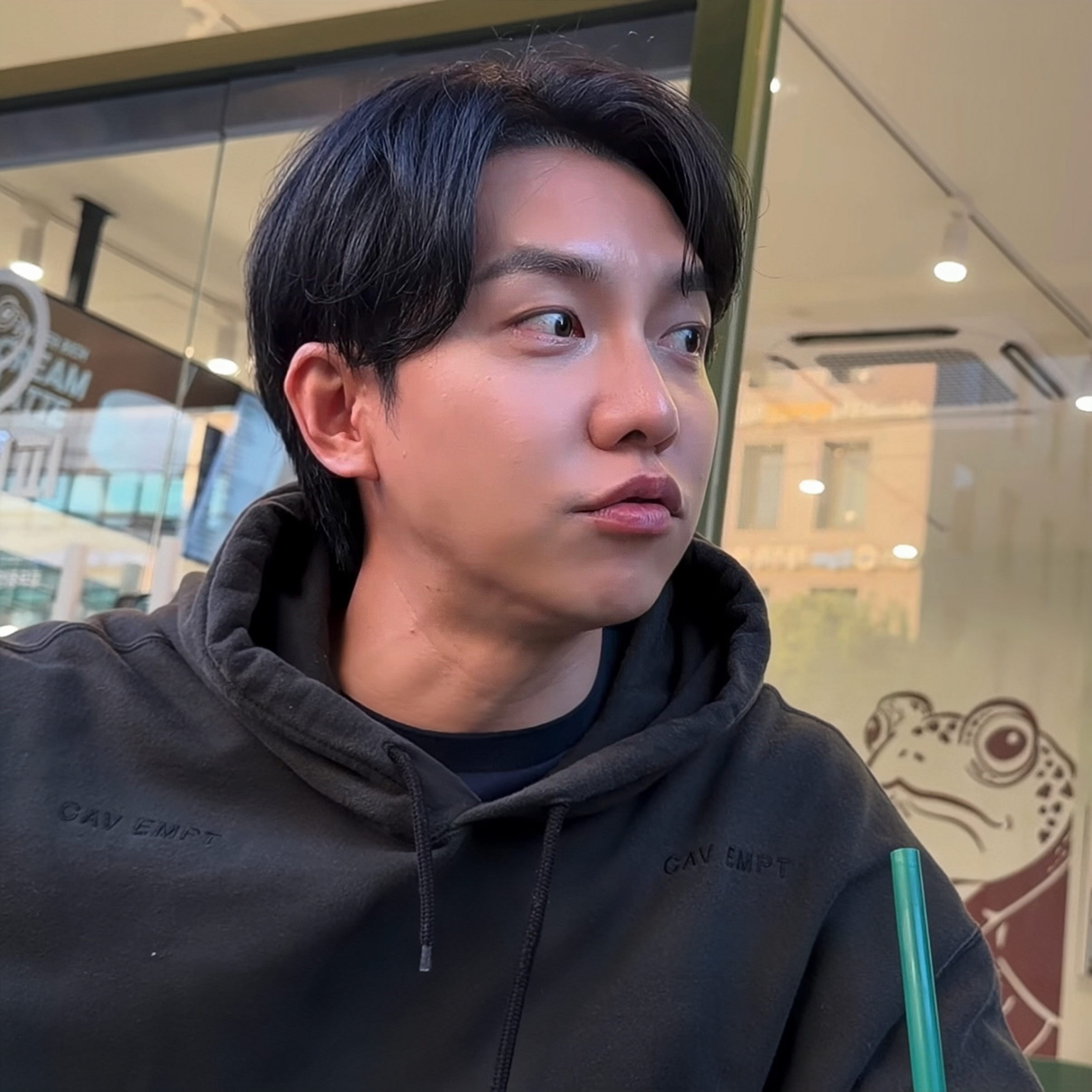 Momen yang diabadikan oleh penggemar Lee Seunggi