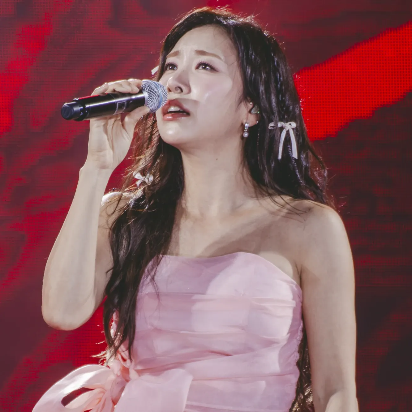 A moment captured by a fan of Huh Chanmi