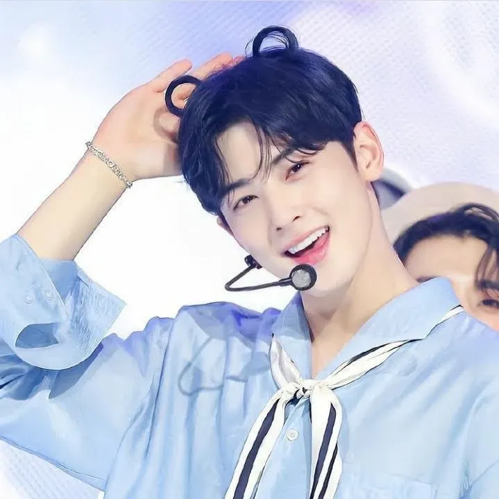 Behind-the-scenes cut of Cha Eunwoo