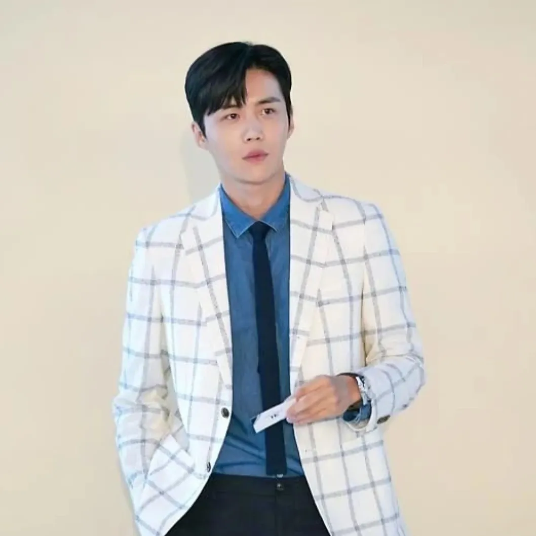 Recent activity shot of Kim Seonho