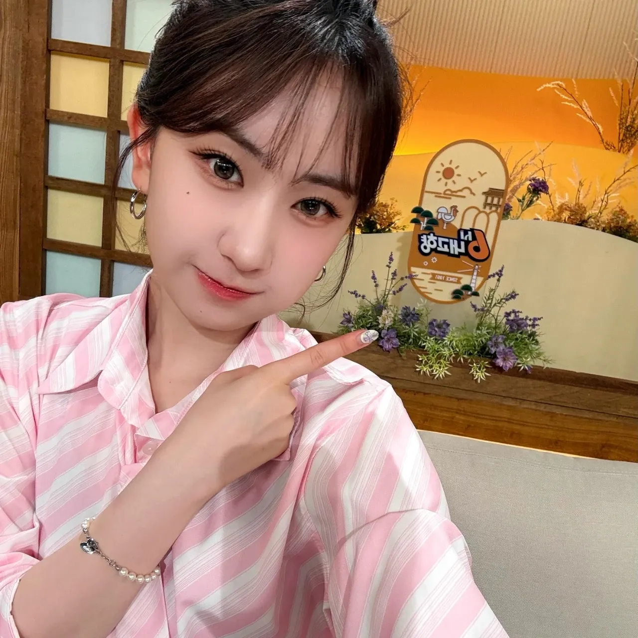Cuplikan di balik layar dari Jeon Yujin