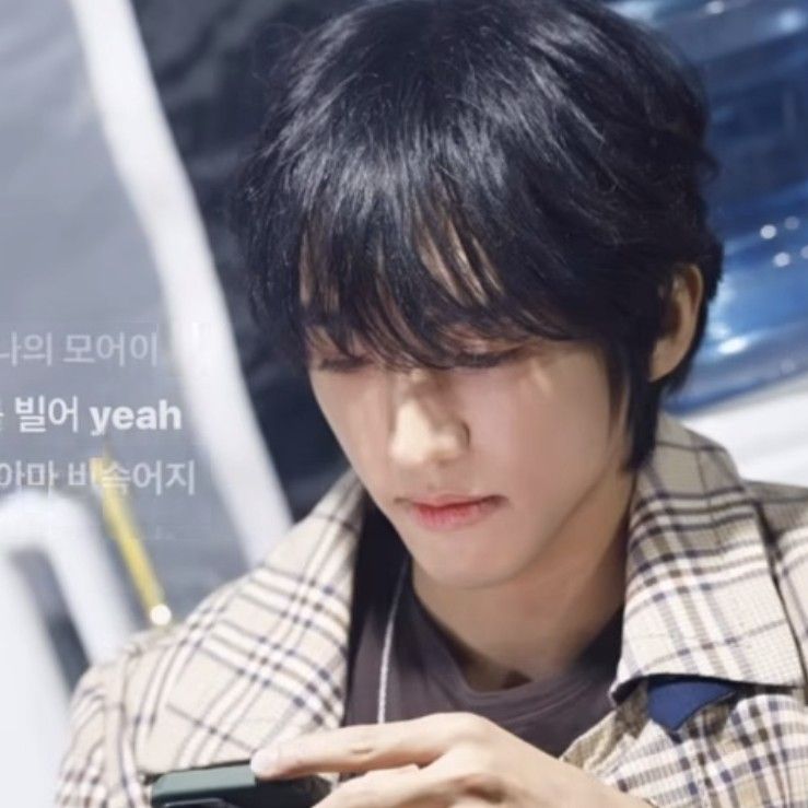 Recent activity shot of Lee Seungyoon