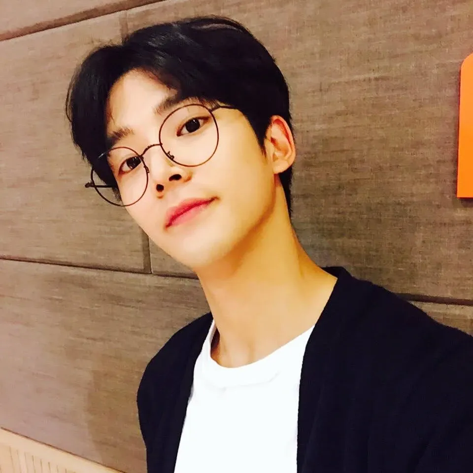 Foto kegiatan terbaru dari Rowoon