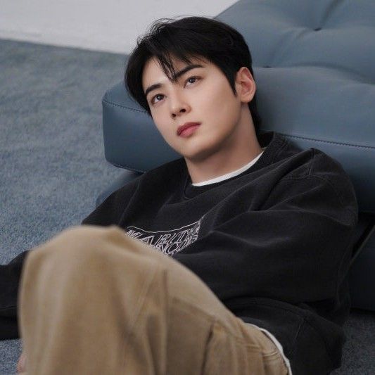 Behind-the-scenes cut of Cha Eunwoo