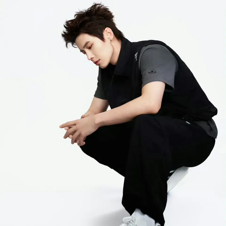 Recent activity shot of He Yu