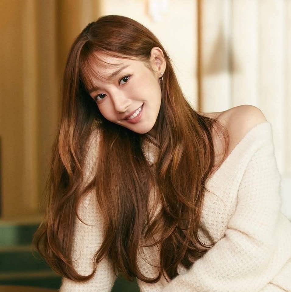 Behind-the-scenes cut of Park Minyoung