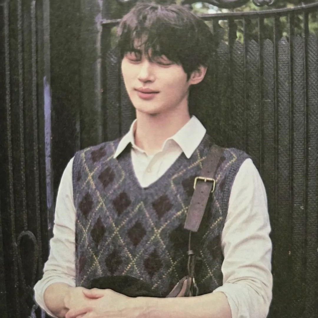 边佑锡的最新照片