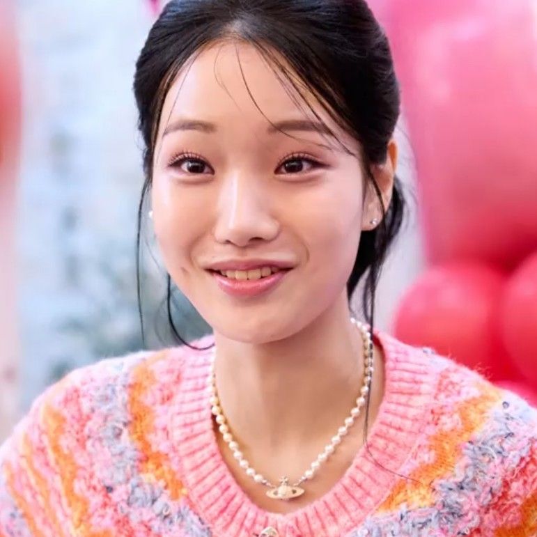 Behind-the-scenes cut of Kim Soyeon (2004)