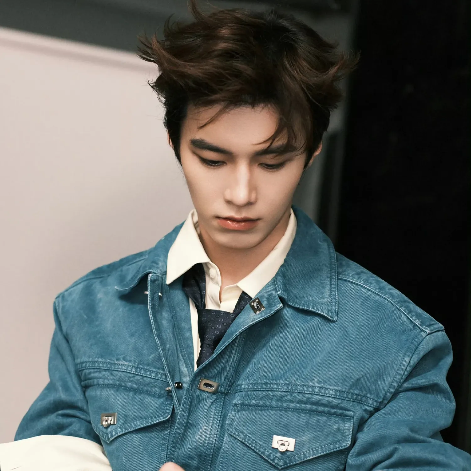 Behind-the-scenes cut of He Yu
