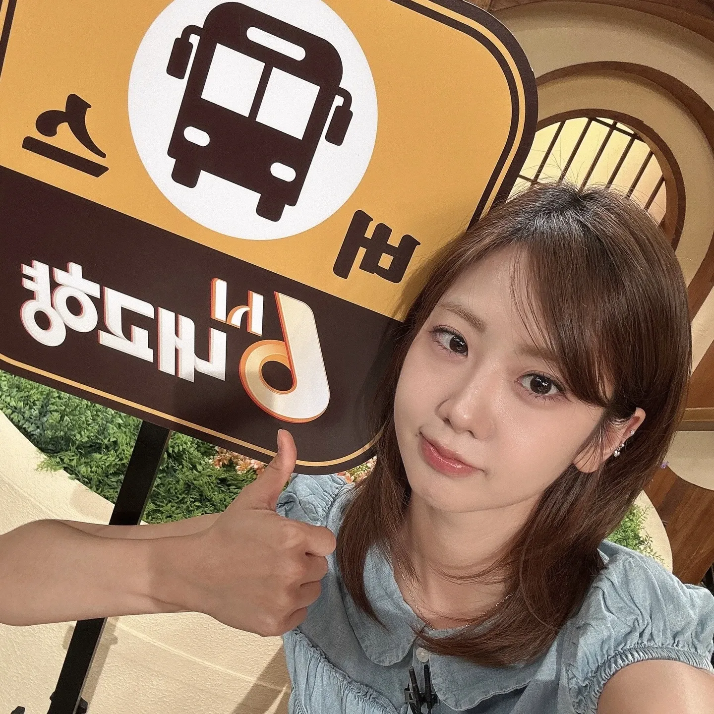 Behind-the-scenes cut of Kang Hyeyeon