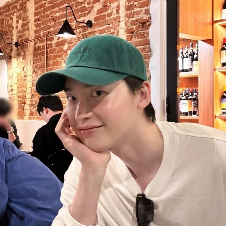 Recent activity shot of Lee Jongsuk
