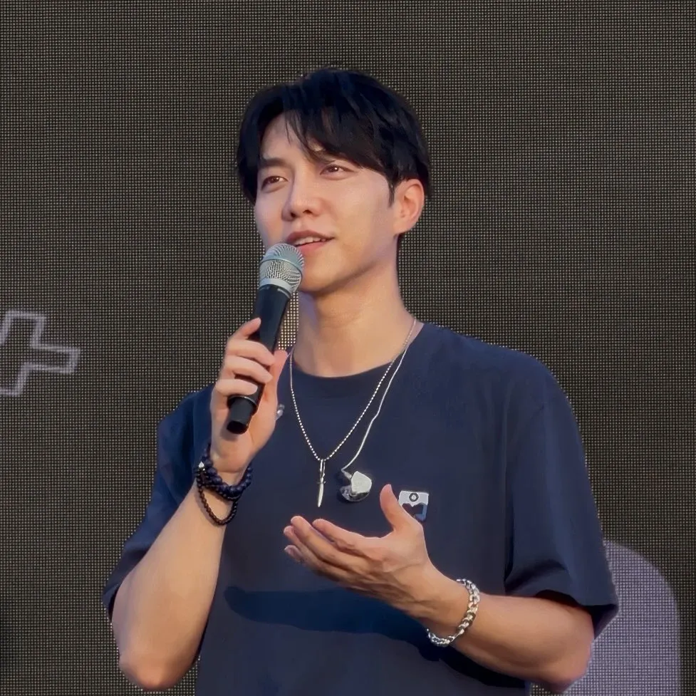 Recent activity shot of Lee Seunggi