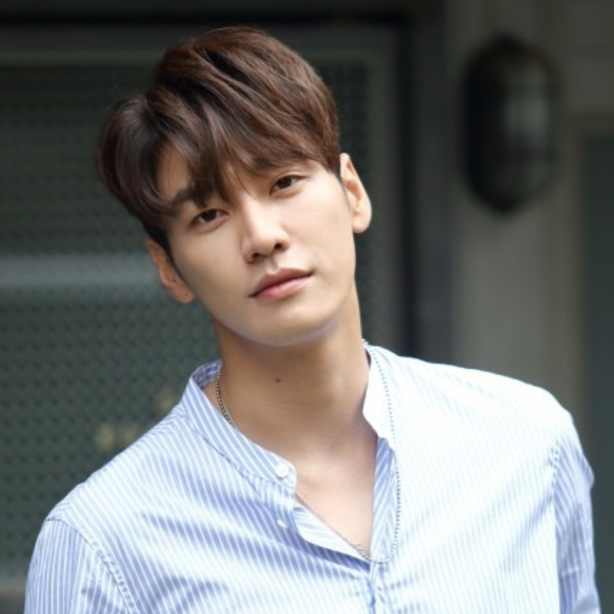 Momen yang diabadikan oleh penggemar Kim Youngkwang