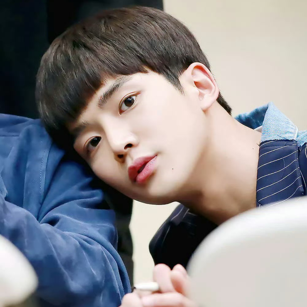 Foto terbaru dari Rowoon