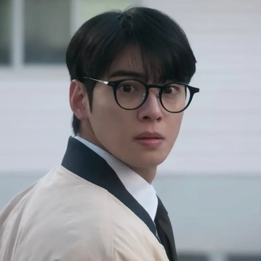 Recent activity shot of Cha Eunwoo