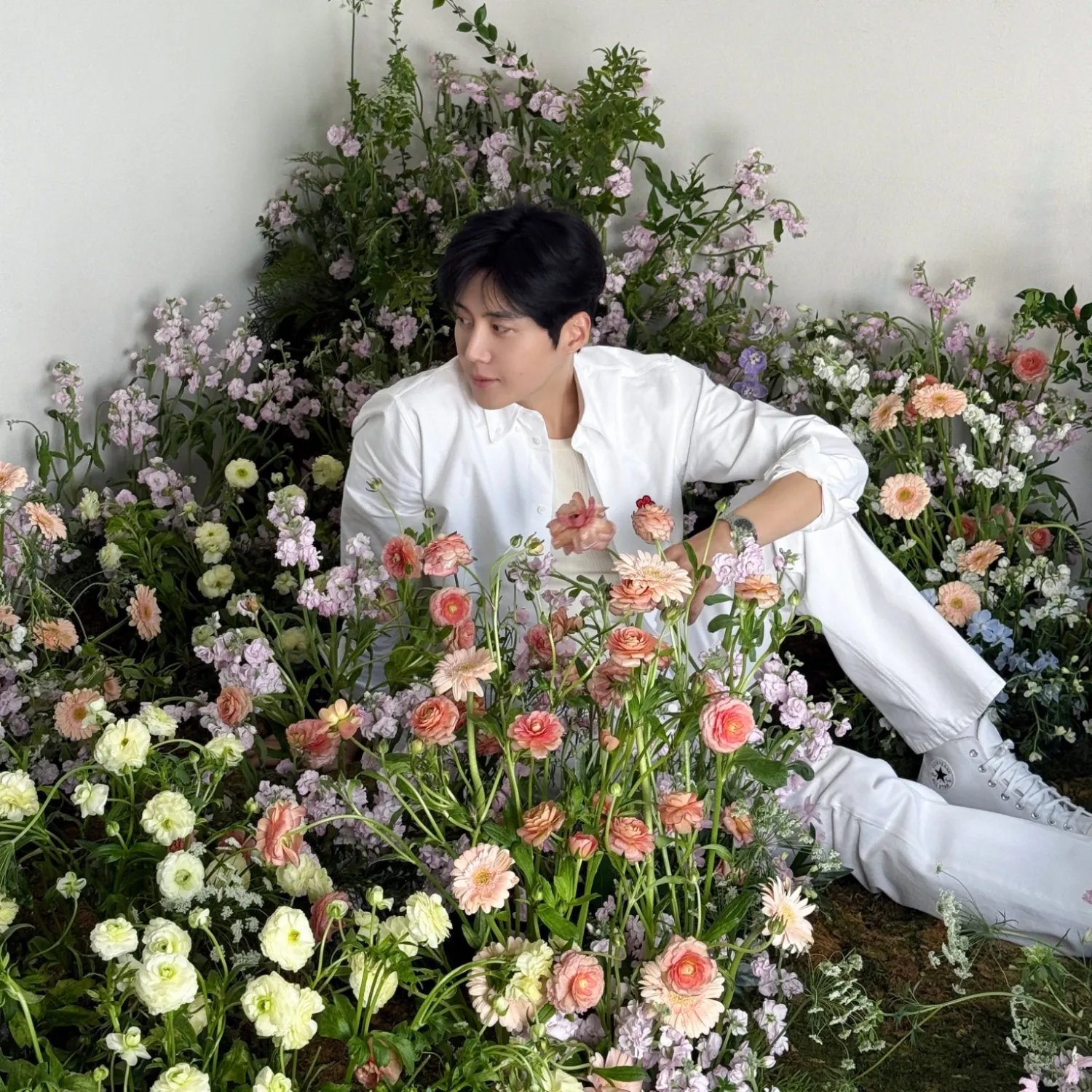 Behind-the-scenes cut of Kim Seonho