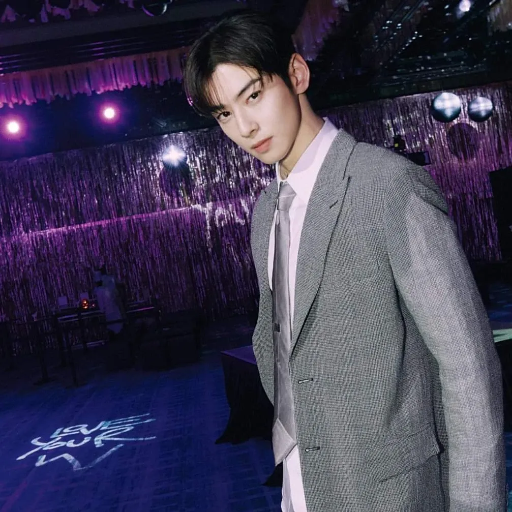 A moment captured by a fan of Cha Eunwoo