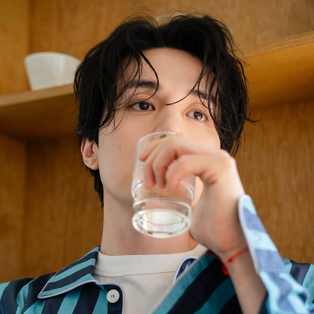 Recent activity shot of Lee Dongwook